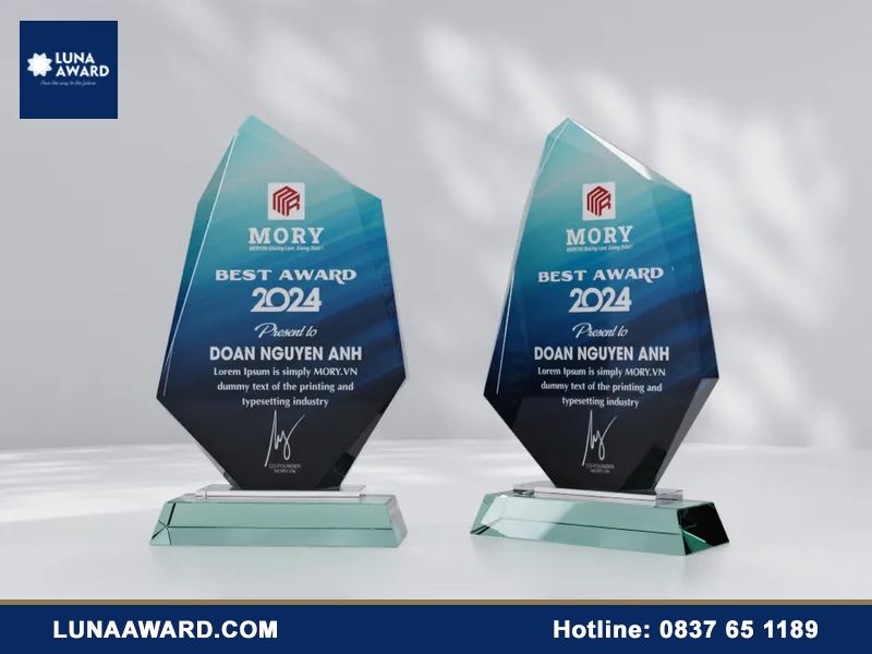 Làm kỷ niệm chương thủy tinh