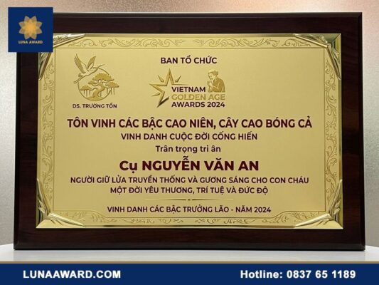 Bảng vinh danh người cao tuổi