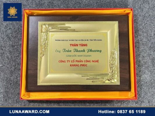 Mẫu bảng vàng danh dự