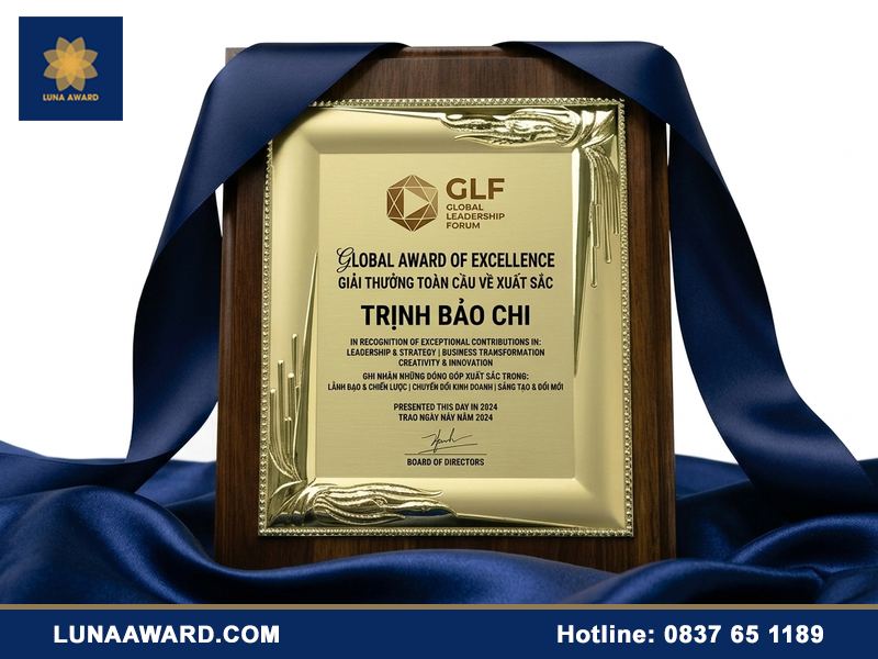 Mẫu bảng vinh danh nhân viên xuất sắc
