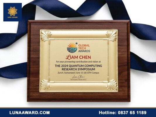 Bảng vinh danh mạ vàng có bền không