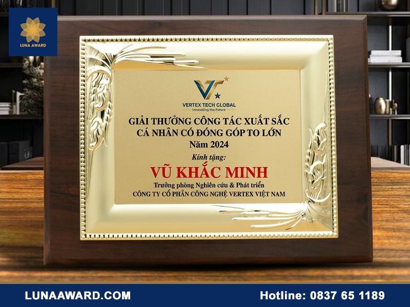 Gia công bảng vinh danh theo thiết kế