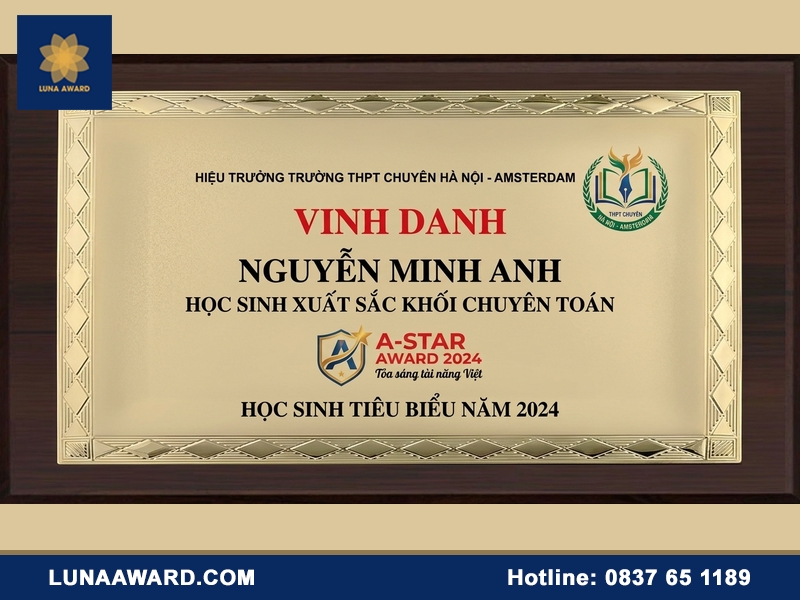 nên chọn chất liệu bảng vinh danh nào