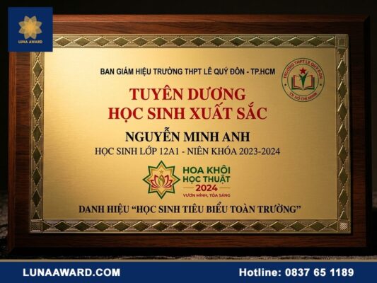 nên chọn chất liệu bảng vinh danh nào