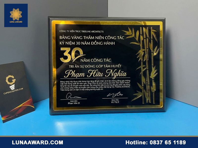 Bảng vinh danh nhân viên lâu năm