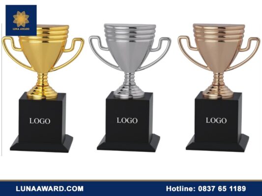 Cúp hợp kim khắc logo sắc nét, độ tinh xảo & bền bỉ cao