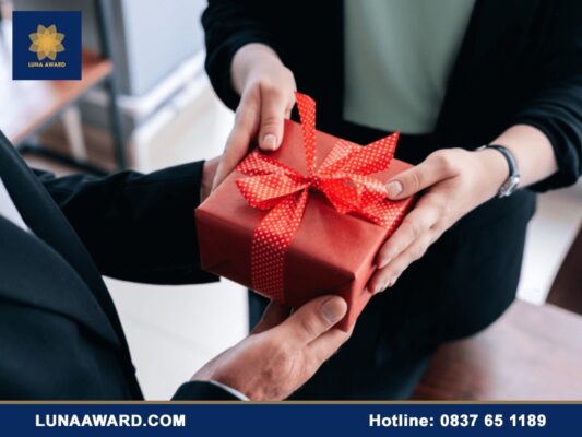 Quà tặng doanh nghiệp tinh tế khẳng định thương hiệu