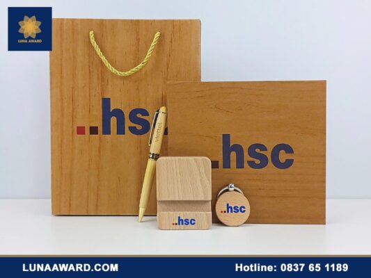 Quà tặng sự kiện in logo tinh tế nâng tầm thương hiệu